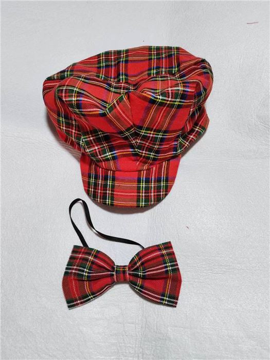 Hat with bow, red chequered