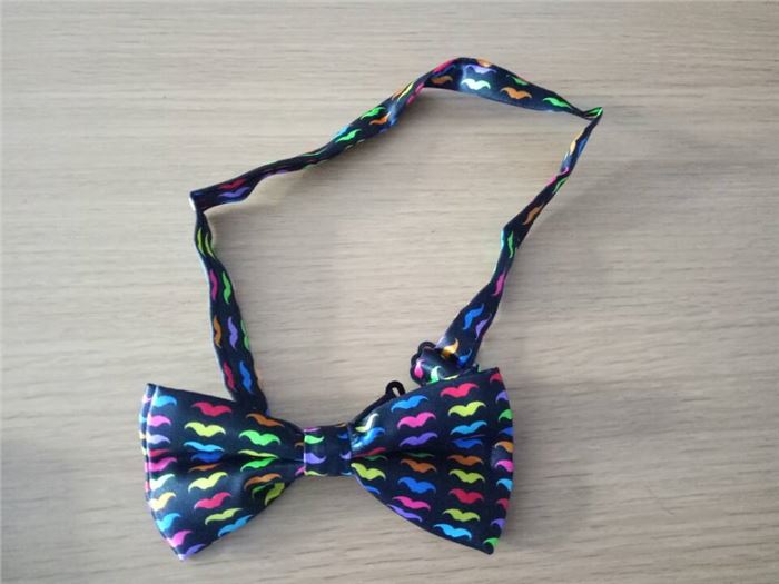  MOUSTACHE BOW