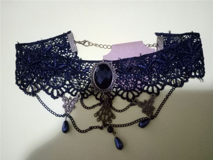 COLLAR WITH PENDANT