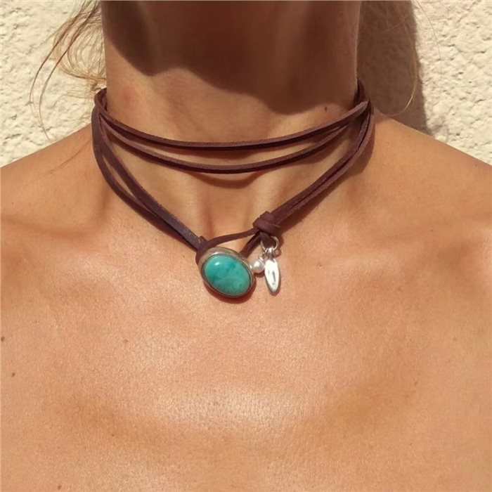 CHOCKER WITH GREEN STONE